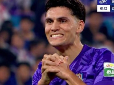 半岛体育-CBA会踢足球的运动员:篮球运动员的足球才艺展示