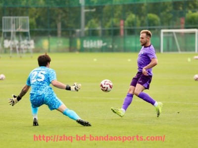 半岛体育-英超球队拉练：赛季前训练与备战计划分析